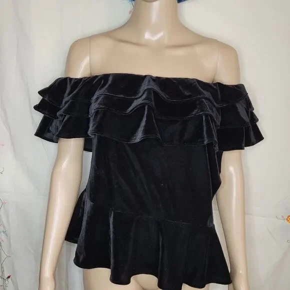AQUA off the shoulder black velvet top. - Picture 8 of 10